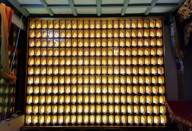 慈愿和你說(shuō)說(shuō)道觀(guān)里點(diǎn)光明燈的意義 慈愿和你說(shuō)說(shuō)道觀(guān)里點(diǎn)光明燈的意義